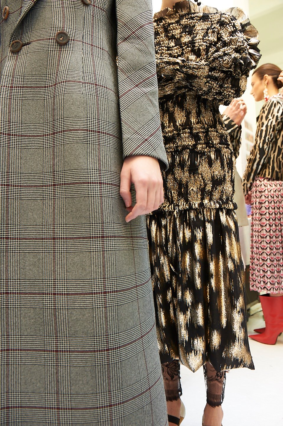 details backstage fashion first looks milan fashion week image 48
