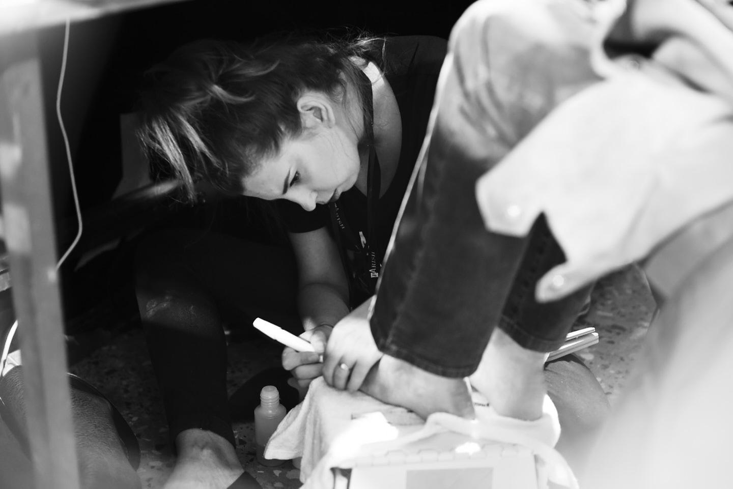 manicurist working backstage at milan fashion week black and white tell a story 27