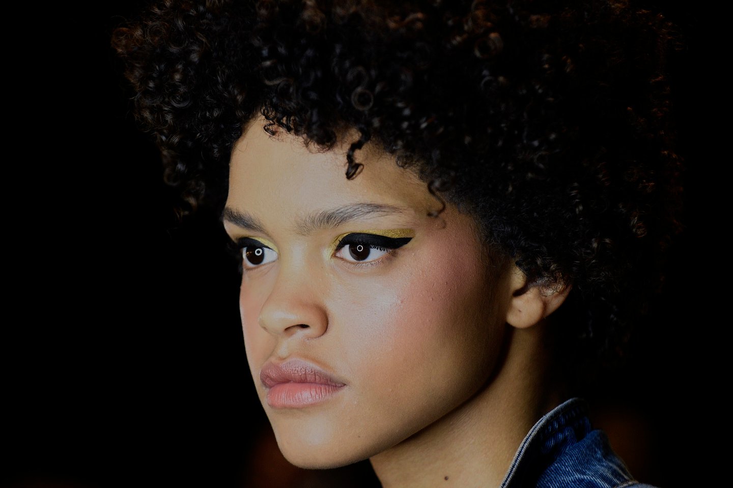 model poses backstage fashion beauty looks sydney fashion week image 15