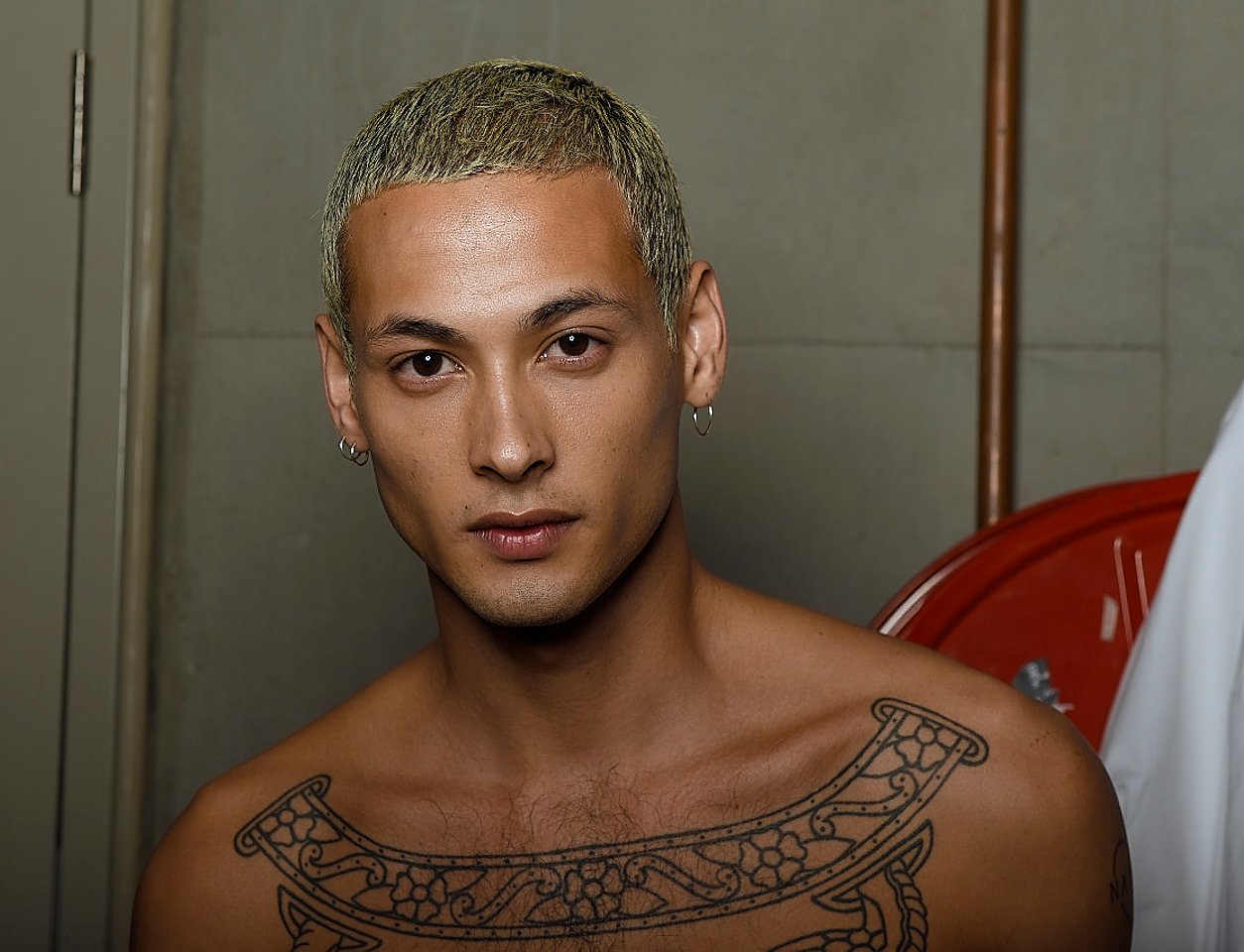 model poses backstage fashion beauty sydney fashion week image 32