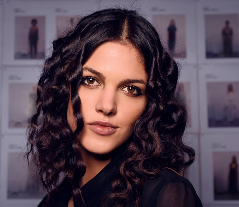 model poses backstage fashion first beauty milan fashion week image 38