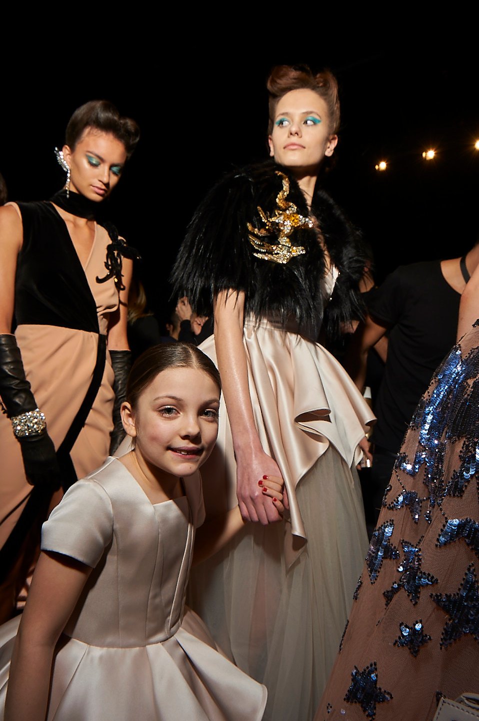 model poses backstage fashion first looks milan fashion week image 46