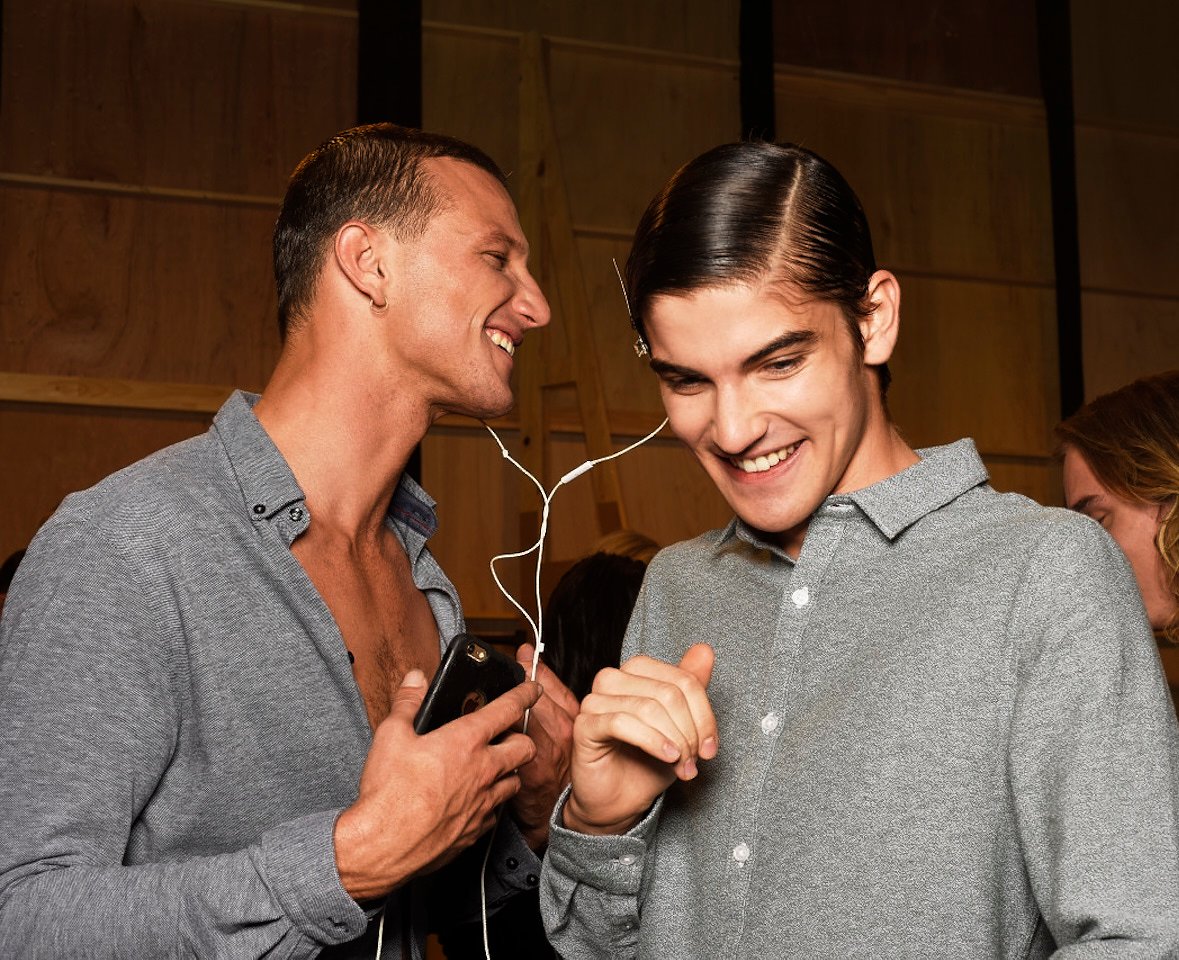 models having fun backstage fashion first looks sydney fashion week image 31