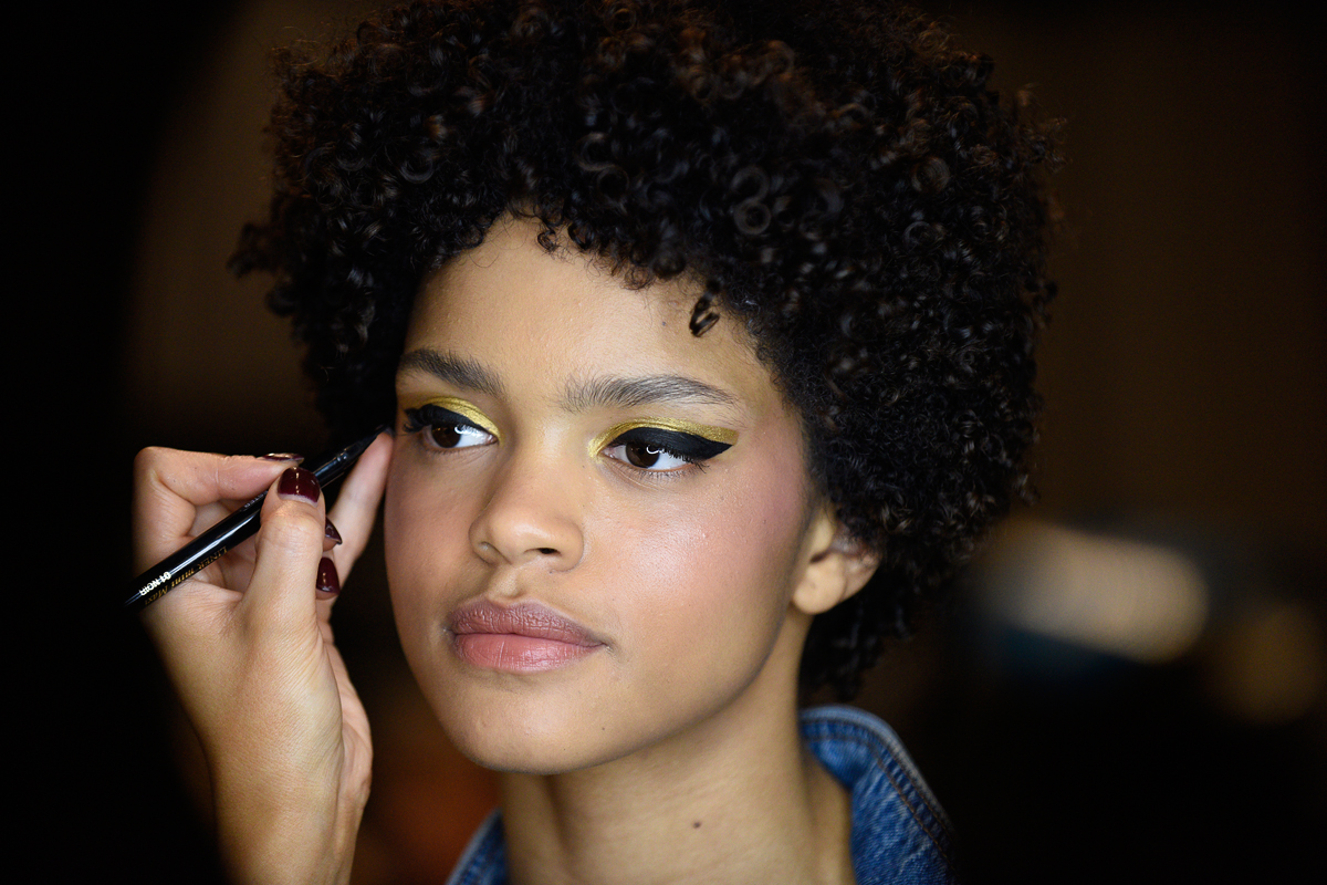 reportage beauty image captured moment backstage doing makeup in narrative fashion tell a story 2