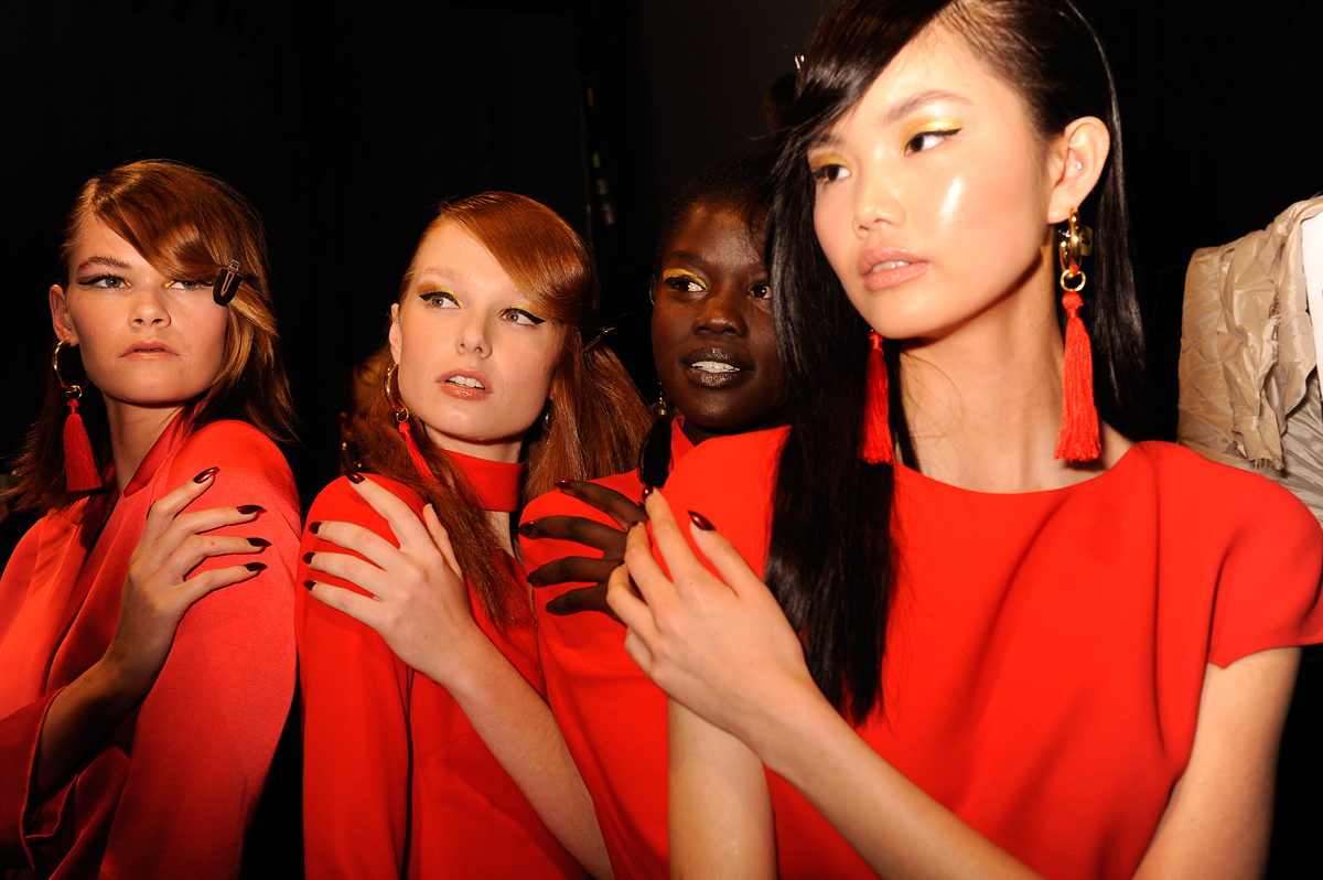 reportage image captured moment backstage narrative fashion tell a story 1