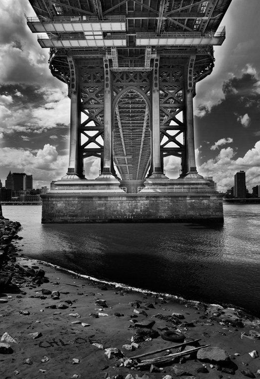 williamsburg bridge black and white 9